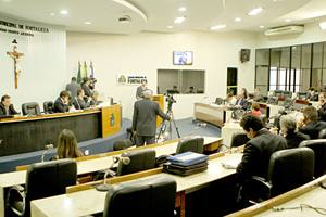 A decisão política de instalar a CPI e a escolha dos vereadores que deverão integrá-la foi tomada em café da manhã, realizado pelo presidente da Mesa Diretora, Acrísio Sena (PT), ontem, em que compareceram 23 vereadores