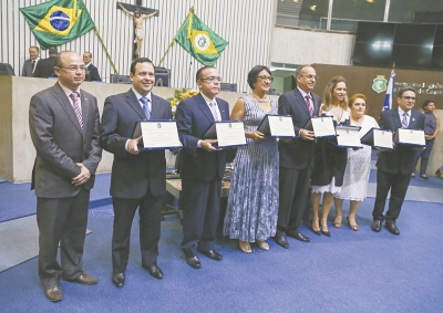 Foram homenageados nomes que se destacaram como administradores, durante cerimônia realizada ontem à noite na Assembleia Legislativa do Ceará