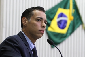 Leonardo Araújo questiona relatoria de Domingos Neto à  LOA 2020