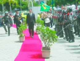 Governador Cid Gomes passa em revista a tropa da Polícia Militar, antes de adentrar o plenário da Assembleia Legislativa, onde fez balanço das atividades e disse que gostaria de ter mais seis meses para concluir todas as obras