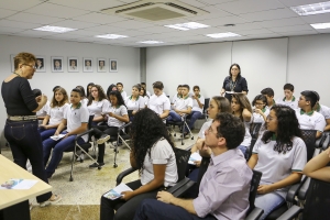 Alunos da Escola Profissional Maria José Medeiros visitam a AL