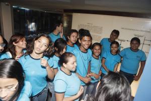 Alunos da escola Cláudio Martins visitam instalações da Assembleia