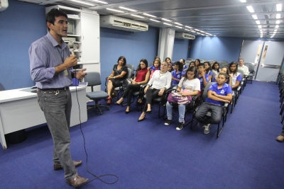 Estudantes da Escola Francisco Sá conhecem a Assembleia