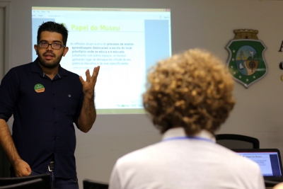 professor de História do Brasil, Adson Pinheiropalestra profere palestra &quot;Educação, Comunicação e Museus&quot;