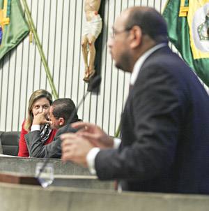  Rachel Marques e Dedé Teixeira, na quinta-feira, na Assembleia, não escondiam os seus desapontamentos com o deputado Antônio Carlos