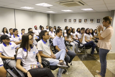 Alunos da Escola Maria Margarida de Castro visitam a Assembleia