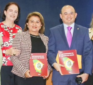 Mulheres no Parlamento apresenta lançamento do livro &quot;Autoridades Cearenses&quot;