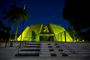 Fachada AL recebe iluminação e a fixação do laço amarelo em alusão ao Setembro Amarelo 