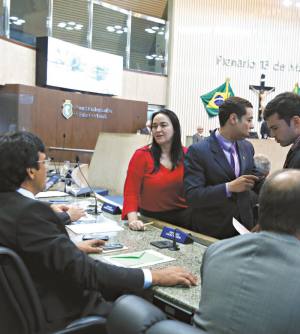 As duas mensagens foram lidas no plenário da Assembleia logo no início da sessão ordinária de ontem e serão votadas em regime de urgência 