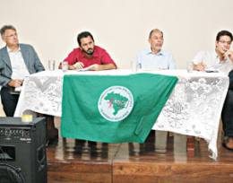 Os candidatos a prefeito de Fortaleza Moroni Torgan, Elmano de Freitas, Inácio Arruda e Renato Roseno participaram, na tarde de ontem, do debate promovido pela Rede de Catadores de Resíduos Sólidos Recicláveis do Ceará