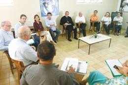 Representantes da CNBB reunidos com os candidatos Camilo Santana, Ailton Lopes e Eliane Novais, na manhã de ontem em Fortaleza