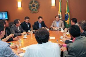 Presidente da AL, recebe comissão de vereadores de Juazeiro do Norte, Crato, Barbalha e Missão Velha