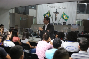 Alunos da  Escola Estadual Fernando Cavalcante visitam a Assembleia