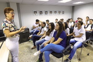 Jovens da Escola Renato Braga  visitam a Assembleia Legislativa