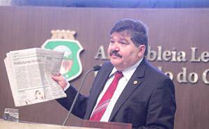 O deputado Welington Landim destacou a matéria do Diário do Nordeste que alerta sobre as dificuldades enfrentadas por prefeituras para o encerramento do ano fiscal, com a redução das transferências constitucionais