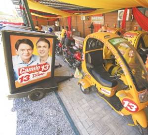 O comitê de Camilo Santana foi instalado no dia 29 de julho na Avenida Sebastião de Abreu, mesmo local que serviu para a campanha de Cid e Roberto Cláudio