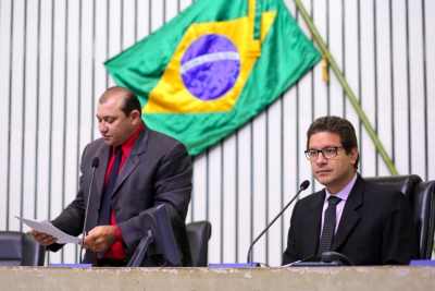 Leitura do expediente na abertura da sessão plenária desta sexta-feira