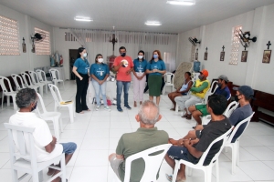 Comitê da AL doa kits de higiene para pessoas em situação de rua