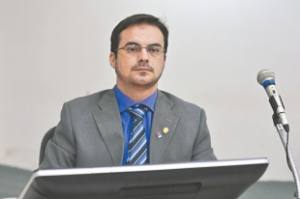 O vereador Capitão Wagner, que concorre a deputado estadual, tenta transferir votos ao candidato Cabo Sabino, que disputa a Câmara dos Deputados