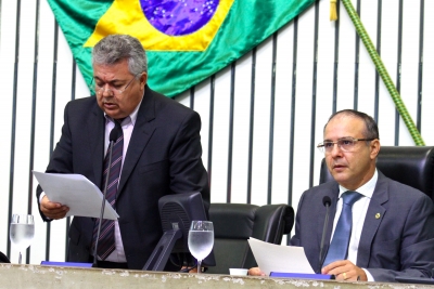 Leitura do expediente na abertura da sessão plenária desta quinta-feira