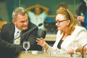 A candidata Eliane Novais passou a manhã de ontem na Assembleia Legislativa, participando da sessão, assim como Camilo Santana