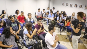 Assembleia recebe visita dos alunos da Escola Professor Américo Barreira