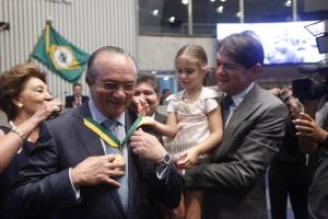 Cesar Asfor recebece medalha