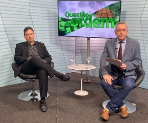 Presidente da Comissão de Direito Penitenciàrio da Ordem dos Advogados do Brasil(OAB/CE), Vitor Márcio Albuquerque, e jornalista Renato Abreu.