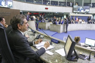 ZEZINHO ALBUQUERQUE pautou emenda sobre orçamento do TCE e recebeu elogios 