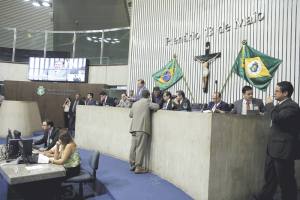 Deputados devem votar matérias até quinta-feira. Na sexta-feira, o presidente da AL, Zezinho Albuquerque, fará o balanço dos trabalhos de 2015 