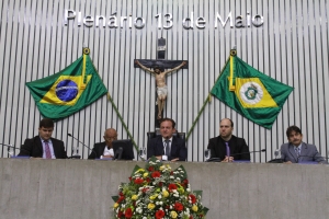 Sessão solene foi realizada no Plenário 13 de Maio