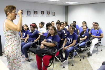 O Parlamento e sua História recebe alunos da Escola Presidente Vargas