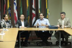 Pres. Jose Albuquerque reunido com prefeitos em prol da Refinaria do Ceará