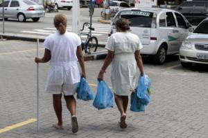  O uso de sacolas plásticas ainda segue sem restrição no Ceará, mas tramitam na Assembleia dois projetos que preveem a proibição