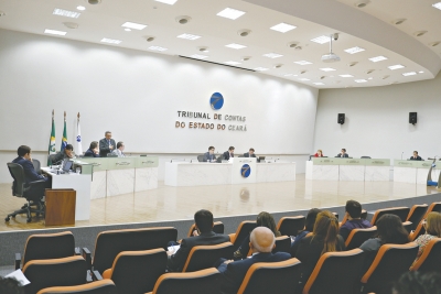 Ontem, na sessão do Pleno do TCE, o presidente Edilberto Pontes falou aos demais conselheiros sobre a reunião de hoje com membros do extinto TCM