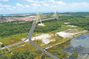 A Ponte Estaiada deverá fazer a ligação da avenida Washington Soares com os bairros Dunas e Praia do Futuro, passando sobre o rio Cocó