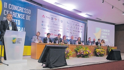 Ex-governador e ex-ministro Ciro Gomes proferiu palestra de abertura do evento, que vai até amanhã (1º)