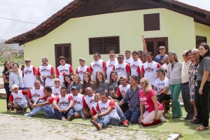 MMLC realiza celebração natalina e beneficia 40 ex-moradores de rua