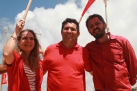 Luizianne Lins, Francisco de Assis Diniz e Elmano de Freitas durante passeata em defesa do ex-presidente Lula, em Fortaleza