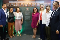 Primeira-dama da Alece é homenageada pelo Inesp na Bienal