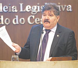 O deputado Welington Landim apresentou ontem o relatório das atividades da Comissão Especial da Seca na Assembleia Legislativa