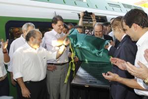 Roberto Cláudio participa da viagem inaugural do Metrô de Fortaleza