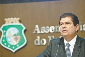 Deputado Mauro Filho acusou o peemedebista Danniel Oliveira de tentar adiar a discussão sobre a criação do Hospital do Vale do Jaguaribe