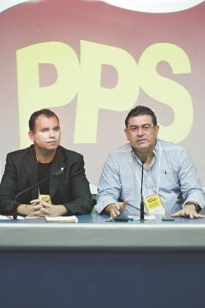 Em reunião, o deputado Moses Rodrigues e o presidente Alexandre Pereira decidiram que o PPS entregaria os cargos no Governo Camilo