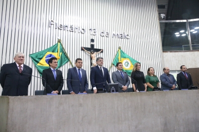 Enfermeiros e técnicos de enfermagem são homenageados em solenidade