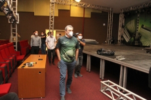 Presidente da AL, deputado José Sarto aacompanhaa os preparativos para a realização do II Festival de Música da Assembleia