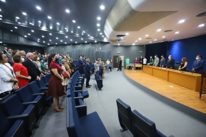 Gestores da rede pública de saúde são homenageados em solenidade na Alece