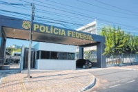 O grupo que distribuía o material sobre Danilo Forte (PSDB) foi levado à sede da Polícia Federal, no Bairro de Fátima, ontem (23)