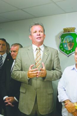 O presidente do PDT cearense, André Figueiredo, diz que, em 2010, dois prefeitos foram expulsos por descumprir as determinações do partido