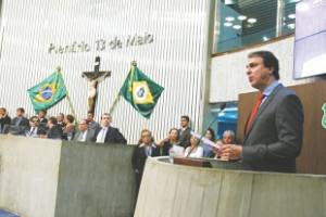 O governador Camilo Santana leu ontem, na Assembleia Legislativa, mensagem que cita as prioridades da gestão para os próximos anos e adiantou as mudanças que vai propor, por meio de projetos, na atual estrutura de Governo